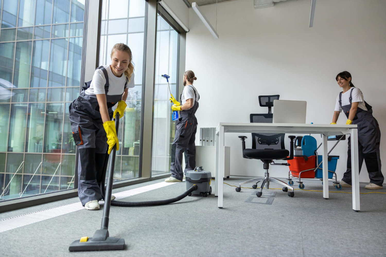Professionelle Reinigung eines Büros